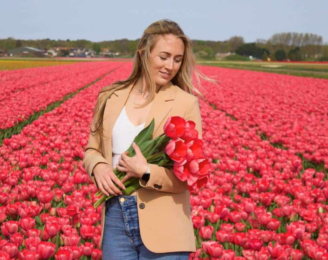 Nadine-Fotoshoot-tulpen-eigenaar-Flowerbulbs-Amsterdam-Van-Eijk-tulpen